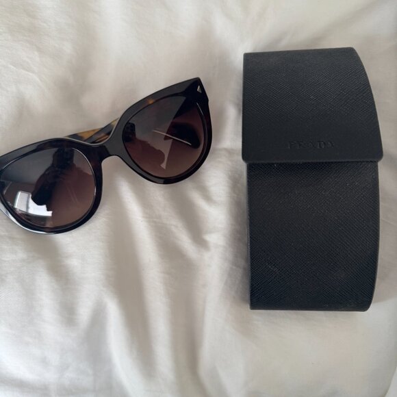PRADA sunglasses - Picture 1 of 7